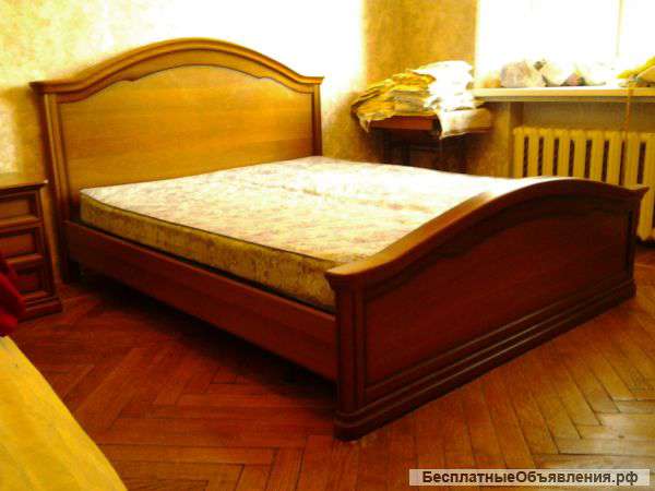 Двуспальная кровать (Италия) с матрасом,б/у, торг
