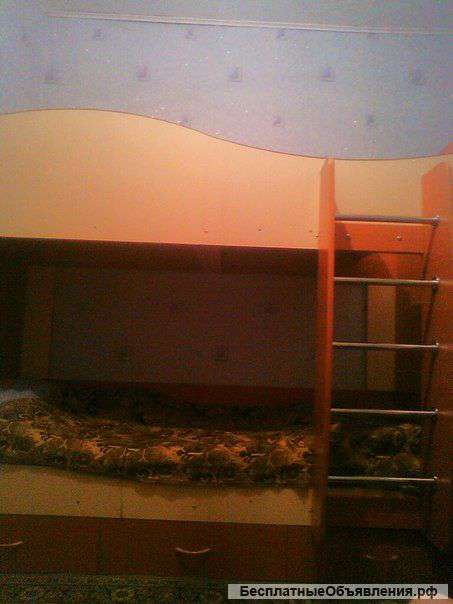 Двухъярусную кровать