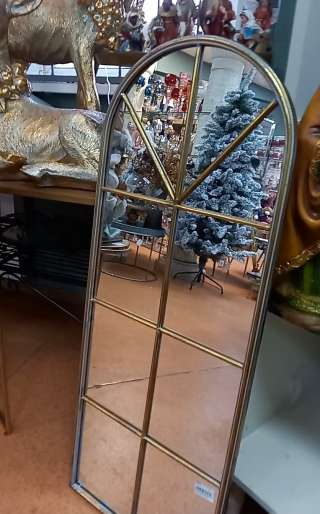 Настенное зеркало