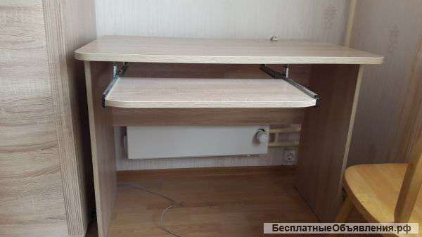 Компьютерный стол, полка