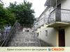 В Грузии на курорте Кобулети в 200 метрах от пляжа, в семйной гостинице сезонно сдаются комнаты