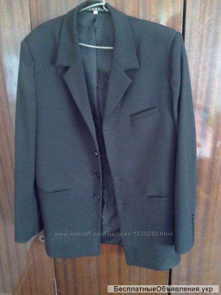 Костюм черного цвета