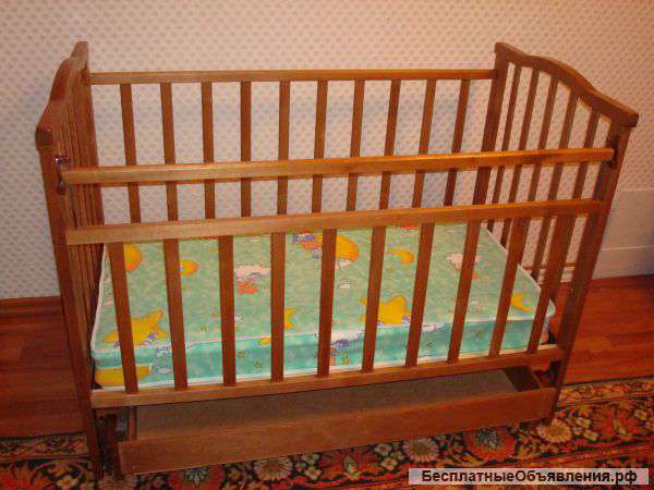 Детская кроватка-маятник