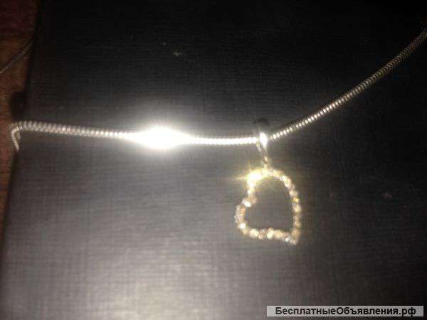 Кулон из белого золота с чайными бриллиантиками