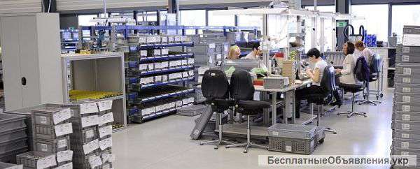 Работник сборки электротехнических деталей (Польша)