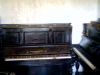 Два немецкие антикварные пианино и шкатулка с фотографиями