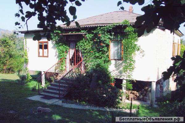 Абхазия. с.Приморское. Дом 110 кв.м. с евроремонтом. 5 комн. Сад 30 сот. 100 м. до моря.