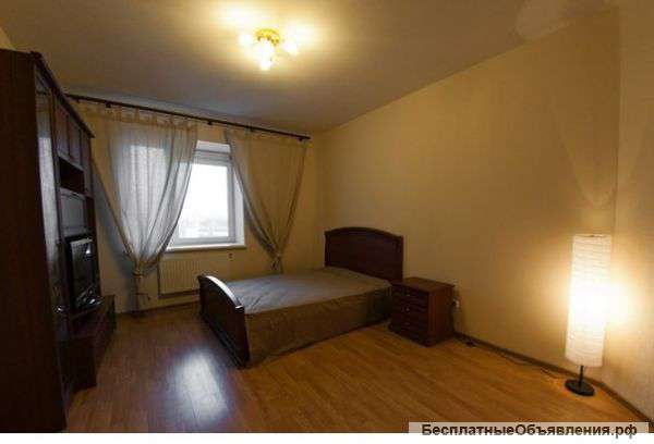 Сдаю на часы и сутки 1-комнатную квартиру на ул. Плотникова, 4