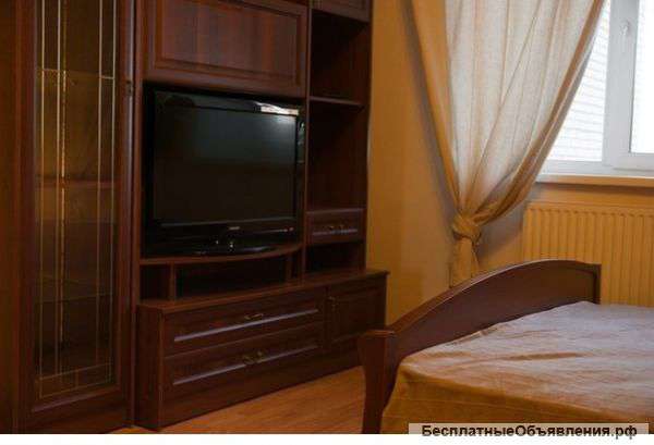 Сдаю на часы и сутки 1-комнатную квартиру на ул. Плотникова, 4