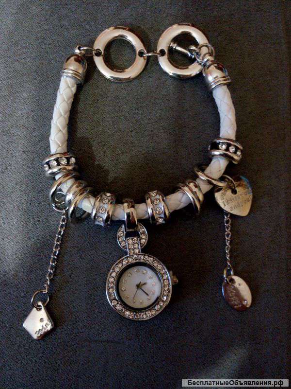 Часы-браслет в стиле "Pandora"