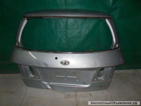 Крышка багажника на Kia Carens 2