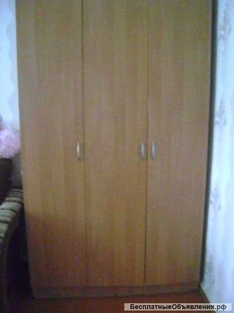 Шкаф трехстворчатый, комод
