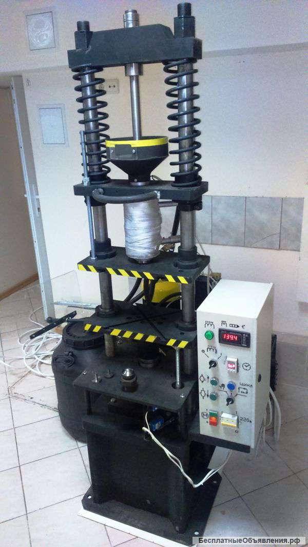 Термопластавтомат вертикальный ВЛМ-150