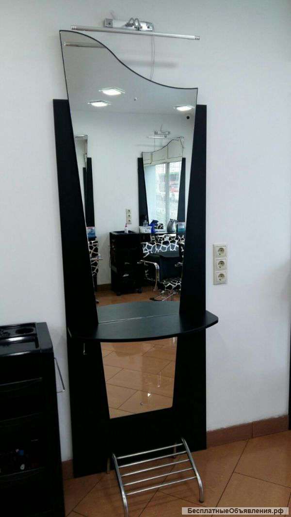 Зеркала для парикмахерской в хорошем состояние