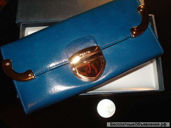 Кошелек новый PRADA синий . Цвет Blue Италия