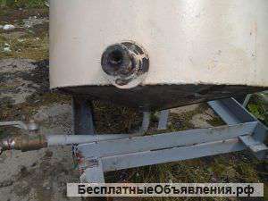 Емкости нержавеющие, объем — 0,3 куб.м., вертикального исполнения.