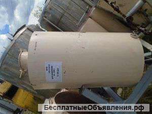 Емкости нержавеющие, объем — 0,3 куб.м., вертикального исполнения.