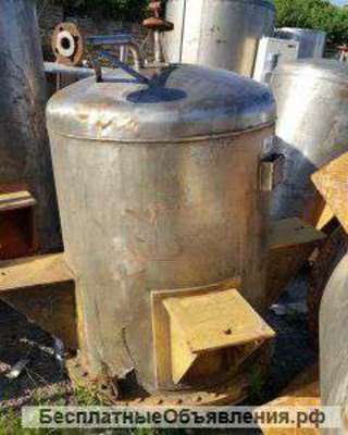 Емкость нержавеющая, объем — 0,75 куб.м., вертикального исполнения