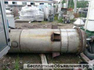 Емкость нержавеющая, объем — 1,2 куб.м., вертикального исполнения.