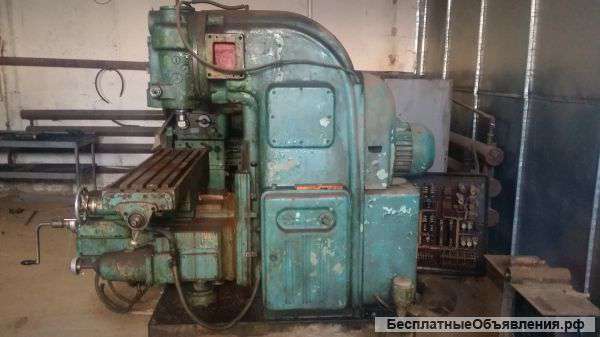 Станок вертикальный консольно-фрезерный- 6М12П