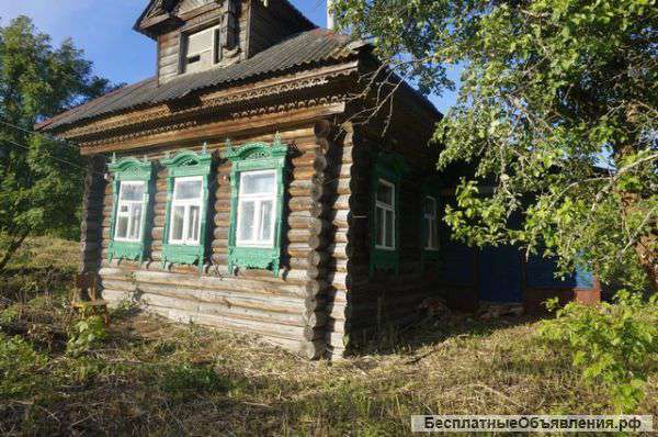 Дом в тихой деревне, на берегу речки