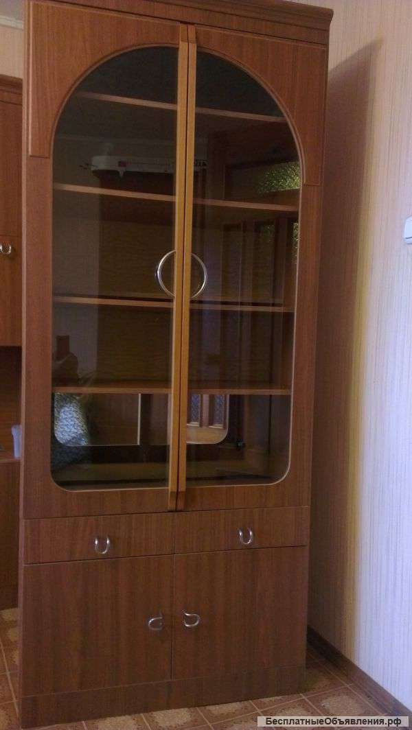 Книжный шкаф