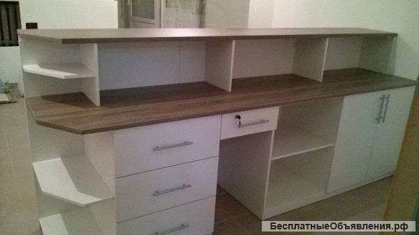 Барная стойка, столы и стулья для кафе