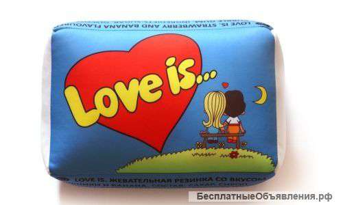Декоративная подушка "Love is."