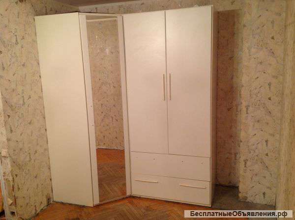 Большой платяной шкаф