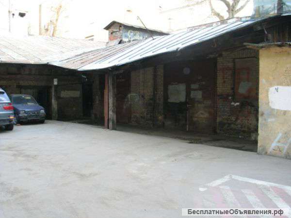 Часть нежилого здания под реконструкцию