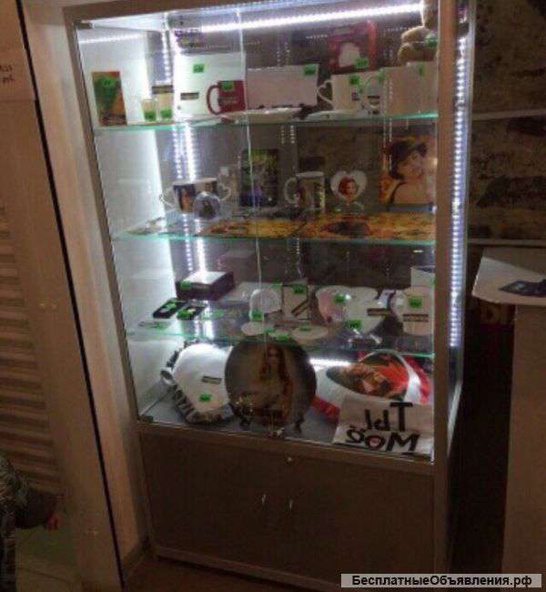 Витрина стекляннаяв алюминиевом корпусе