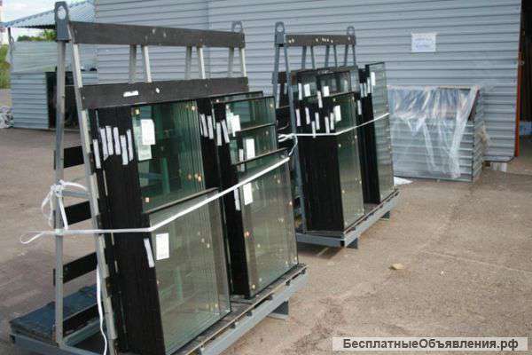 Рабочий на производство окон ПВХ