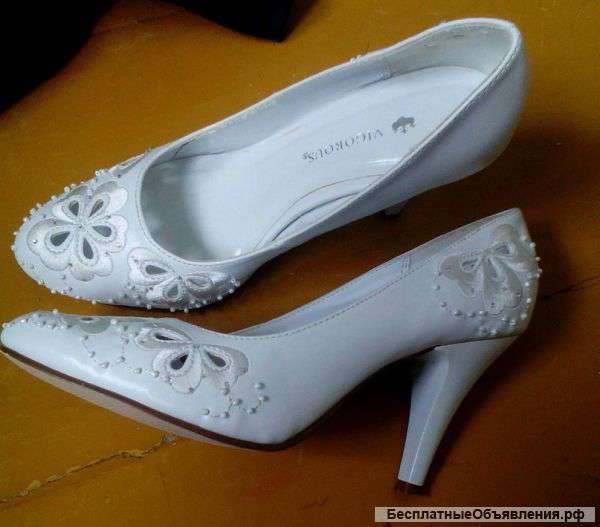 Свадебное платье,туфли и юбку
