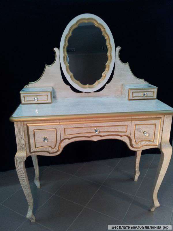 Дамский туалетный стол