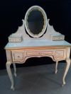 Дамский туалетный стол