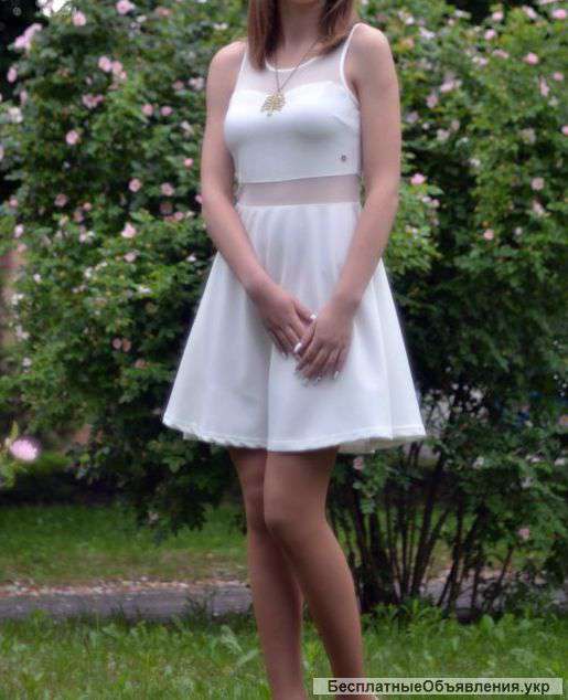Платье белое нарядное