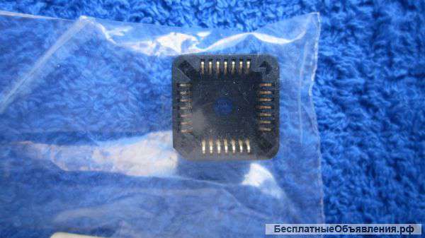 Панелька PLCC-28 оригинальная НОВАЯ
